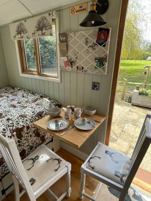 Forest View Shepherd Hut Ewhurst Esterno foto