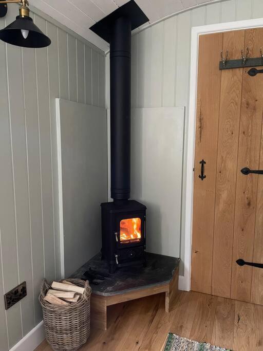 Forest View Shepherd Hut Ewhurst Esterno foto
