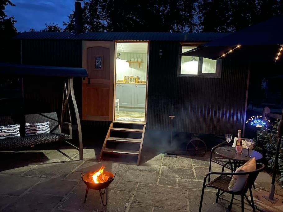 Forest View Shepherd Hut Ewhurst Esterno foto