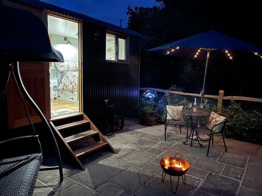 Forest View Shepherd Hut Ewhurst Esterno foto